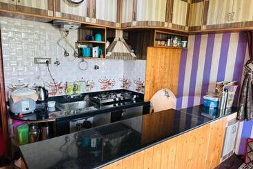 هتل Sheen Homestay