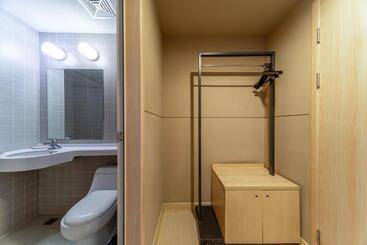 Maixinge Hotel   Shuttle Bus To Shanghai Pudong International Airport