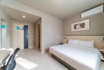 Maixinge Hotel   Shuttle Bus To Shanghai Pudong International Airport