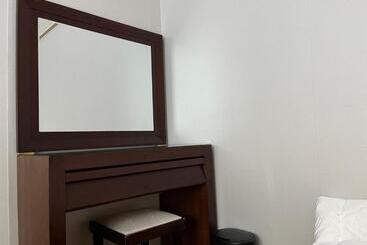 پانسیون Clara House