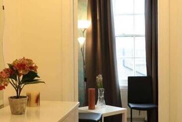 پانسیون Tanta Flat Near Victoria Station