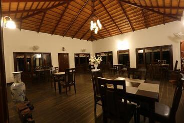 تختخواب و صبحانه Aralaguppe Heritage I Full On Activity I Swimming Pool I Chikmagalūr