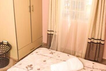 تختخواب و صبحانه Cosy One Bedroom, Fully Furnished Thika, Jomoko5