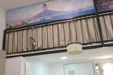 تختخواب و صبحانه The King S House