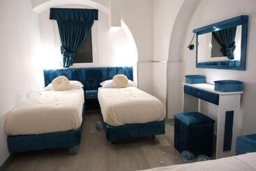 تختخواب و صبحانه The King S House