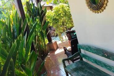 تختخواب و صبحانه Villa Layang Bulan