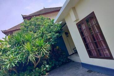 تختخواب و صبحانه Villa Layang Bulan