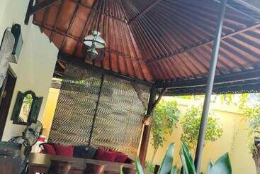تختخواب و صبحانه Villa Layang Bulan
