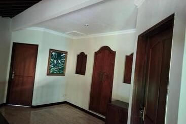 تختخواب و صبحانه Villa Layang Bulan