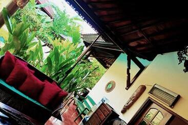 تختخواب و صبحانه Villa Layang Bulan