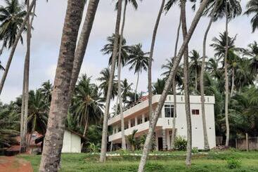 هتل Eventide Beach Resort