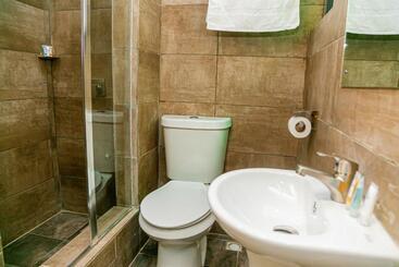 هتل Fragrance Apartments And Suites