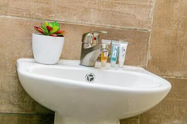 هتل Fragrance Apartments And Suites