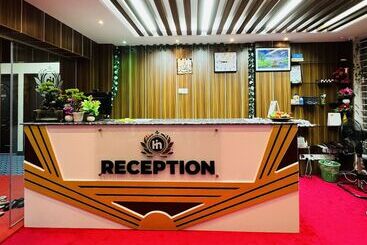 هتل In Need   Near To The Us France Italy Saudi Embassy And Airport