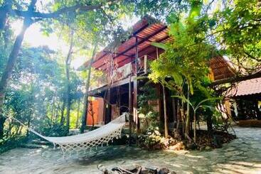 هتل Kalis Inn