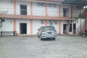 هتل Oyo 93332 Kharis Home Stay