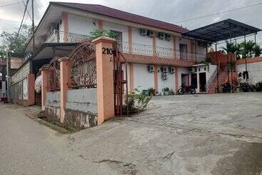 هتل Oyo 93332 Kharis Home Stay