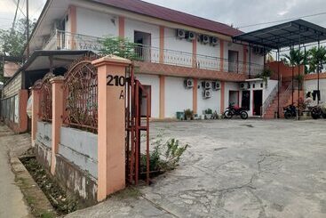 هتل Oyo 93332 Kharis Home Stay