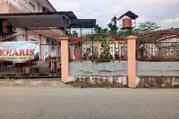 هتل Oyo 93332 Kharis Home Stay