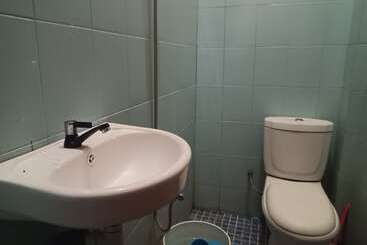 هتل Oyo 93332 Kharis Home Stay
