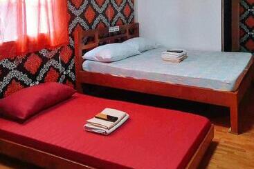 هتل Reddoorz @ Boondocks Cabins Resort