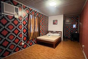 هتل Reddoorz @ Boondocks Cabins Resort