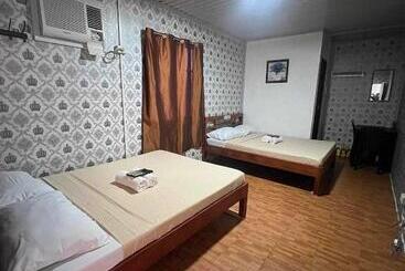 هتل Reddoorz @ Boondocks Cabins Resort