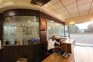 בית מלון כפרי Sharveen Classic Inn