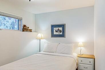هتل Snowcrest Village, Unit 5b