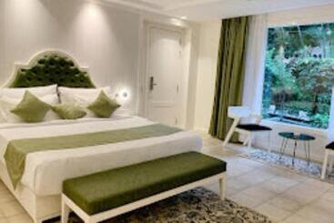 هتل The Greenwood Resort Guwahati