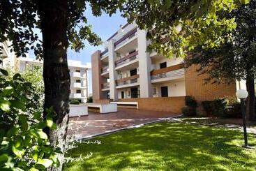 Isa Apartments 2 Beds In Residence With Swimming Pool In San Vincenzo, Just 600 Meters From The Sea
