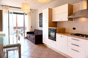 Isa Apartments 4 Beds In Residence With Swimming Pool In San Vincenzo, Just 600 Meters From The Sea