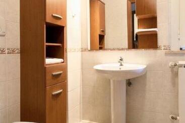 Isa Apartments For 6 People, 2 Bedrooms, In Residence With Swimming Pool In San Vincenzo, Just 600 M