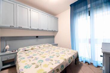 Isa Apartments For 6 People, 2 Bedrooms, In Residence With Swimming Pool In San Vincenzo, Just 600 M