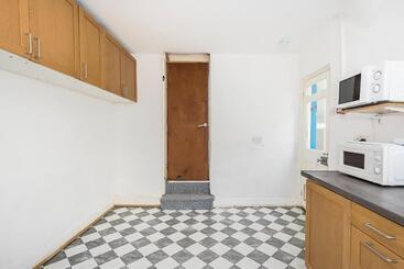 پانسیون Bright Guest House In Stratford
