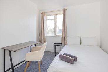 پانسیون Bright Guest House In Stratford
