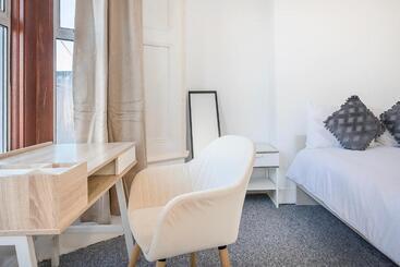 پانسیون Bright Guest House In Stratford