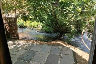 پانسیون Hidden Place