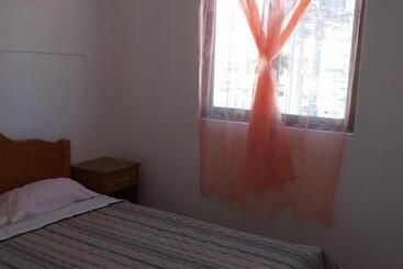 پانسیون Hostal Las Cruces