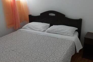 پانسیون Hostal Las Cruces