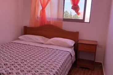 پانسیون Hostal Las Cruces