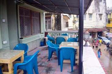 پانسیون Rafiki Apartment