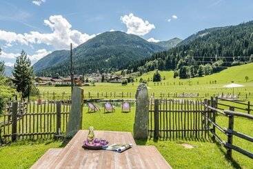 هتل Almdorf Almlust
