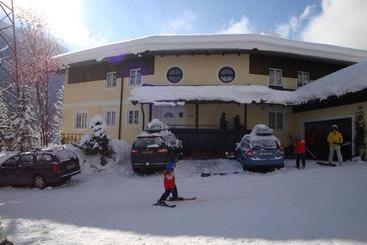 هتل Apartments Geistlinger
