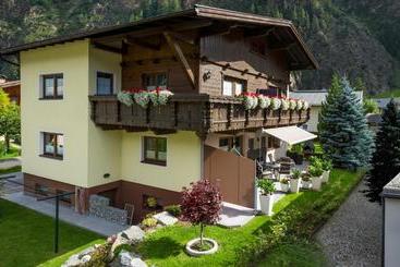 هتل Appartements Kuprian