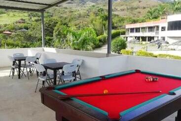 هاستل Hosteria Cefcaloma