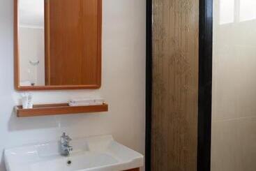 تختخواب و صبحانه Crisha S Quiet Resort