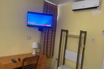 هتل Pogas Inn