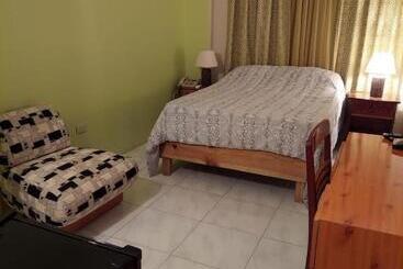 هتل Pogas Inn