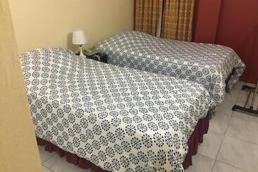 هتل Pogas Inn